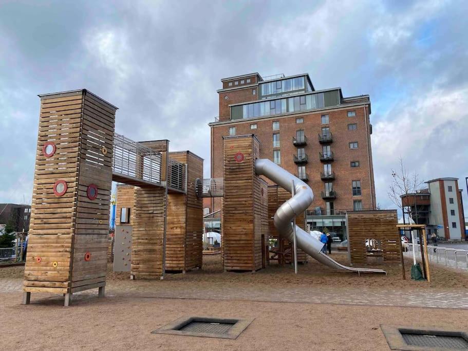 Meerblick, Balkon Und Private Sauna Im Historischen Getreidespeicher Wismar Exterior foto