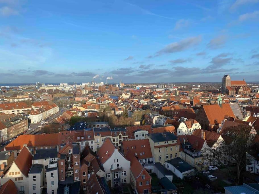Meerblick, Balkon Und Private Sauna Im Historischen Getreidespeicher Wismar Exterior foto