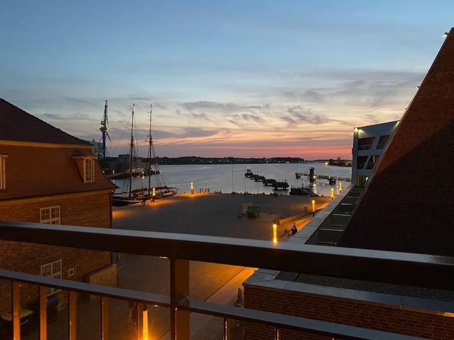 Meerblick, Balkon Und Private Sauna Im Historischen Getreidespeicher Wismar Exterior foto