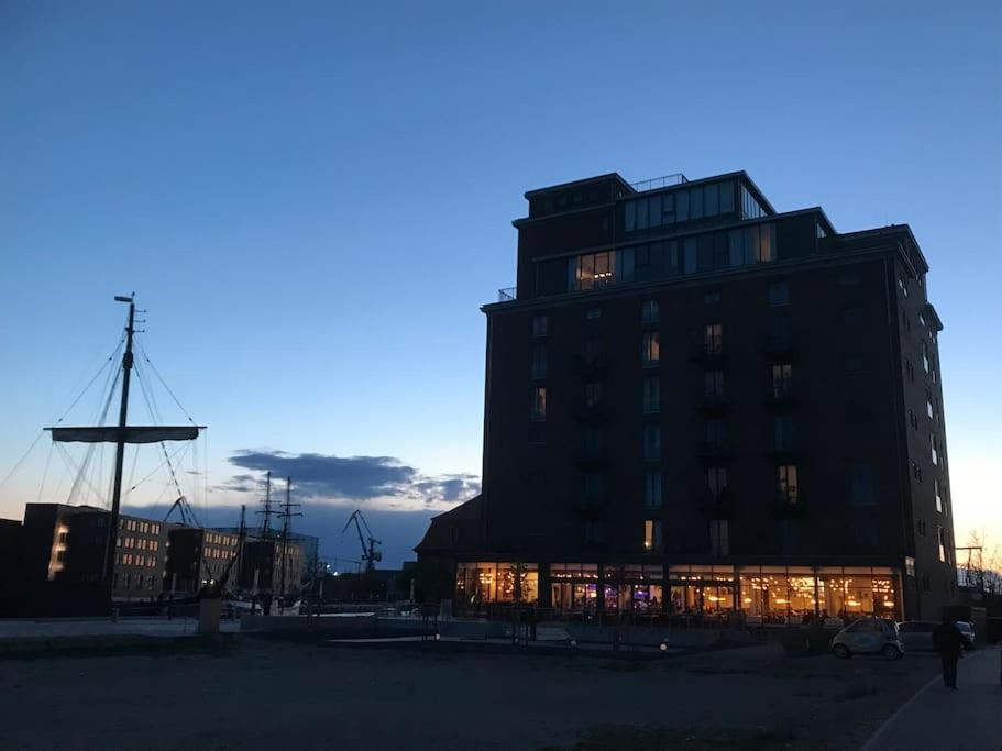 Meerblick, Balkon Und Private Sauna Im Historischen Getreidespeicher Wismar Exterior foto