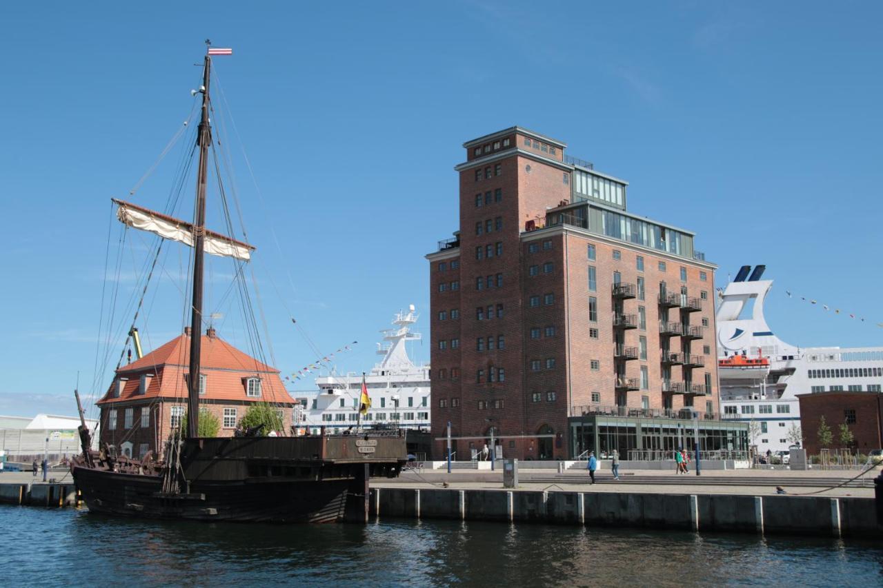 Meerblick, Balkon Und Private Sauna Im Historischen Getreidespeicher Wismar Exterior foto