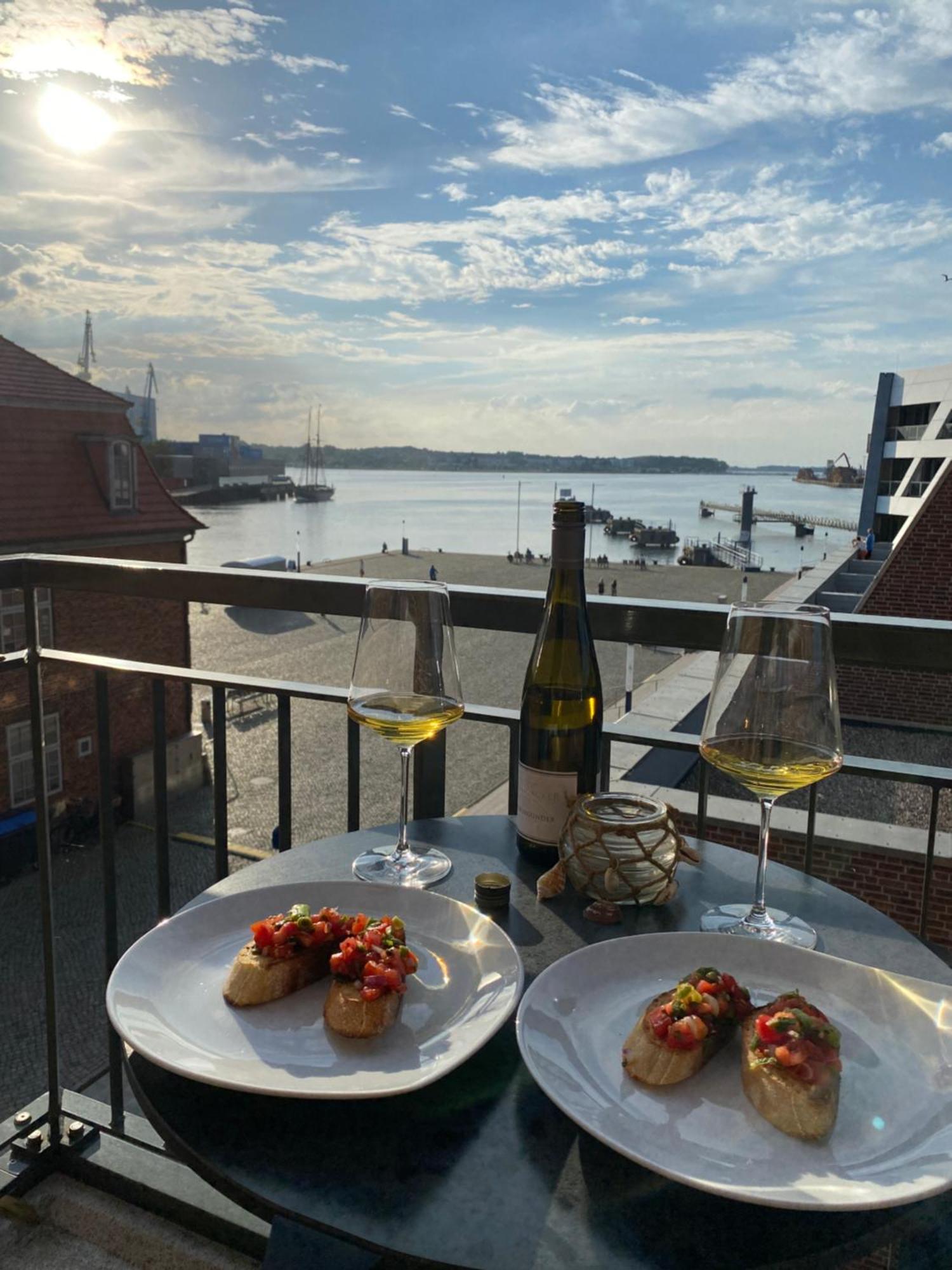 Meerblick, Balkon Und Private Sauna Im Historischen Getreidespeicher Wismar Exterior foto
