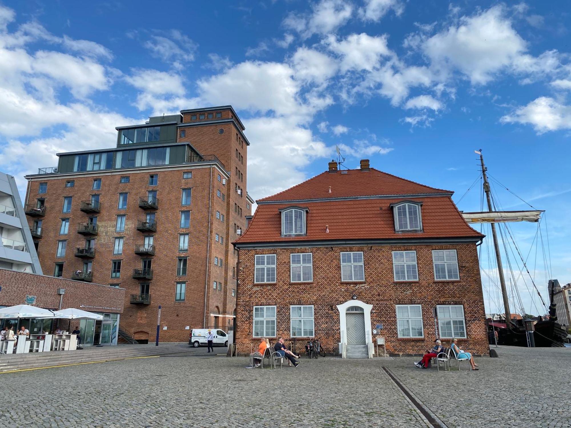 Meerblick, Balkon Und Private Sauna Im Historischen Getreidespeicher Wismar Exterior foto